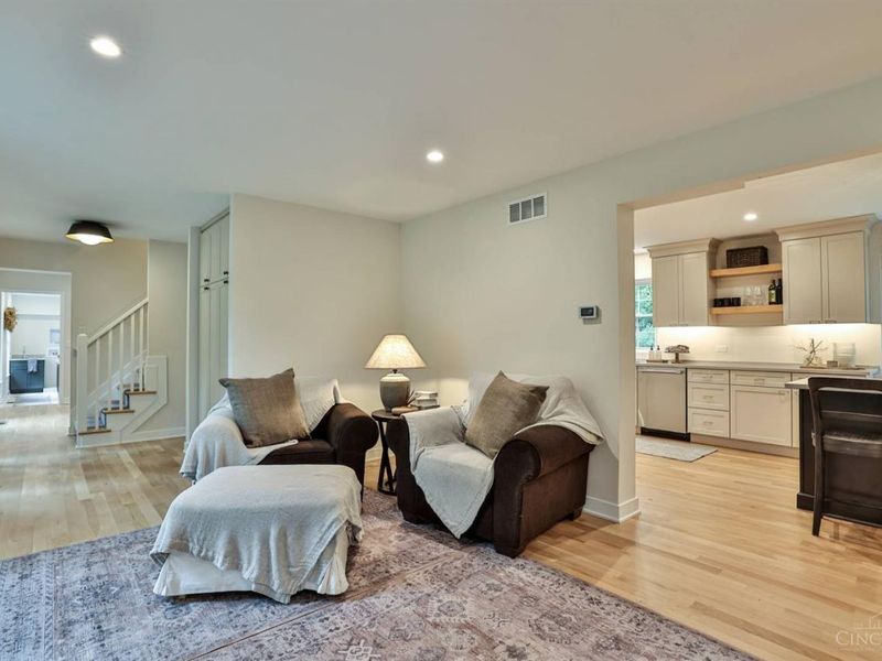 8765 Weller Road, Montgomery, OH 45249 Photo 6