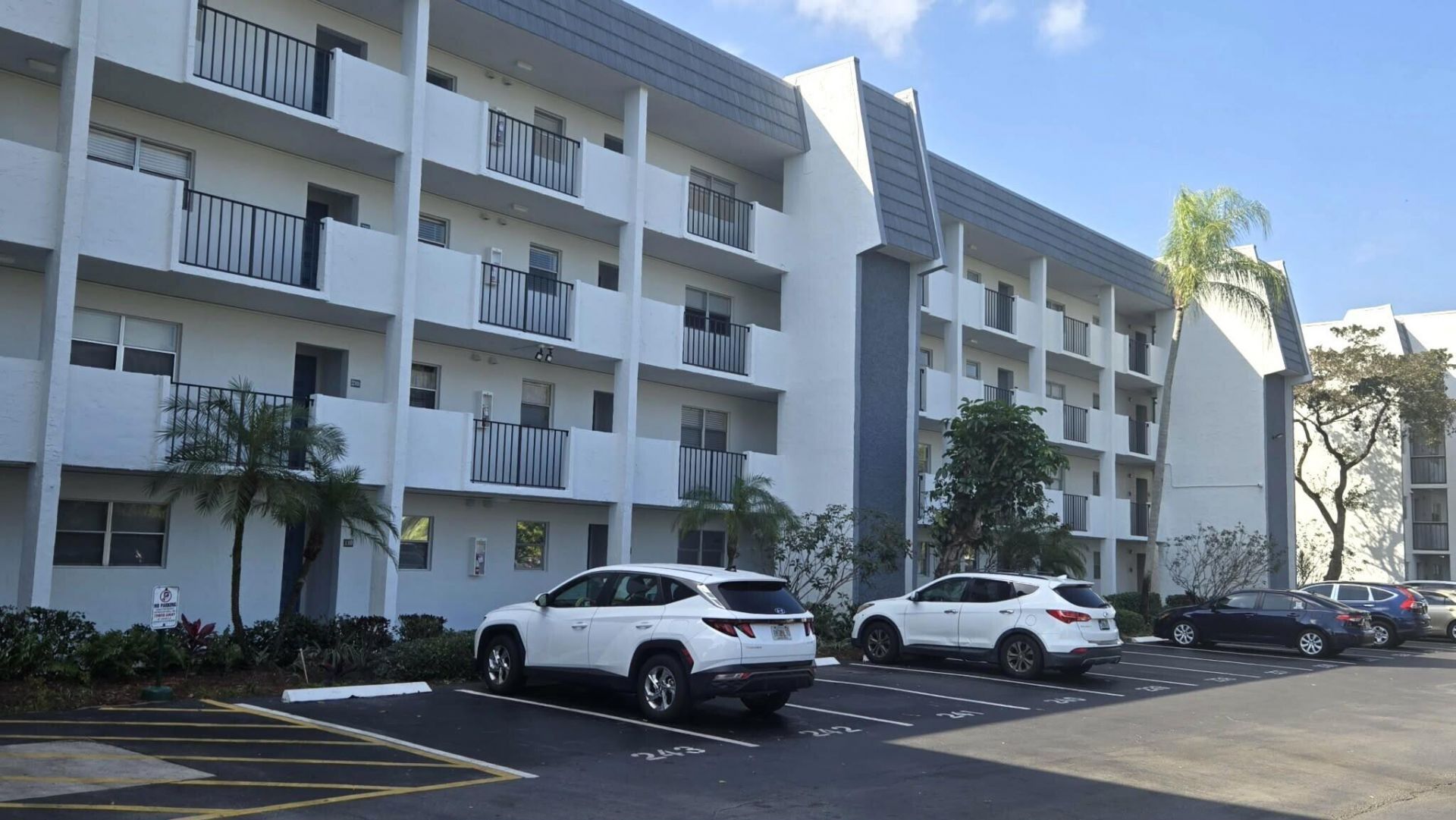 6080 NW 44th Street, Unit 214, Lauderhill, FL 33319 Photo