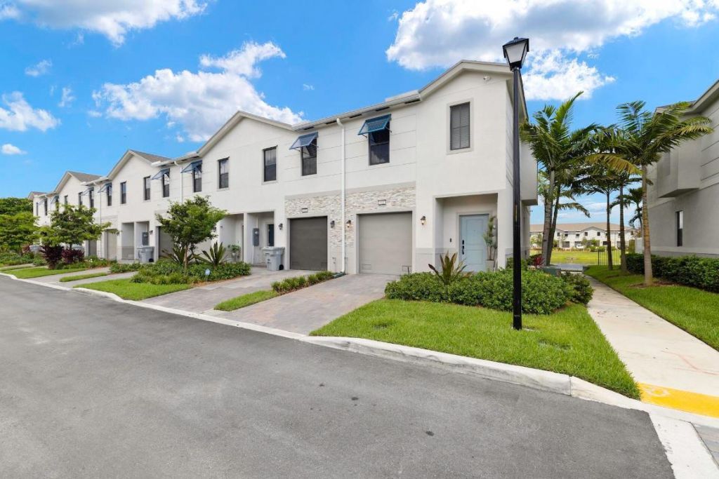 353 NW 8th Court, Pompano Beach, FL 33060 Photo