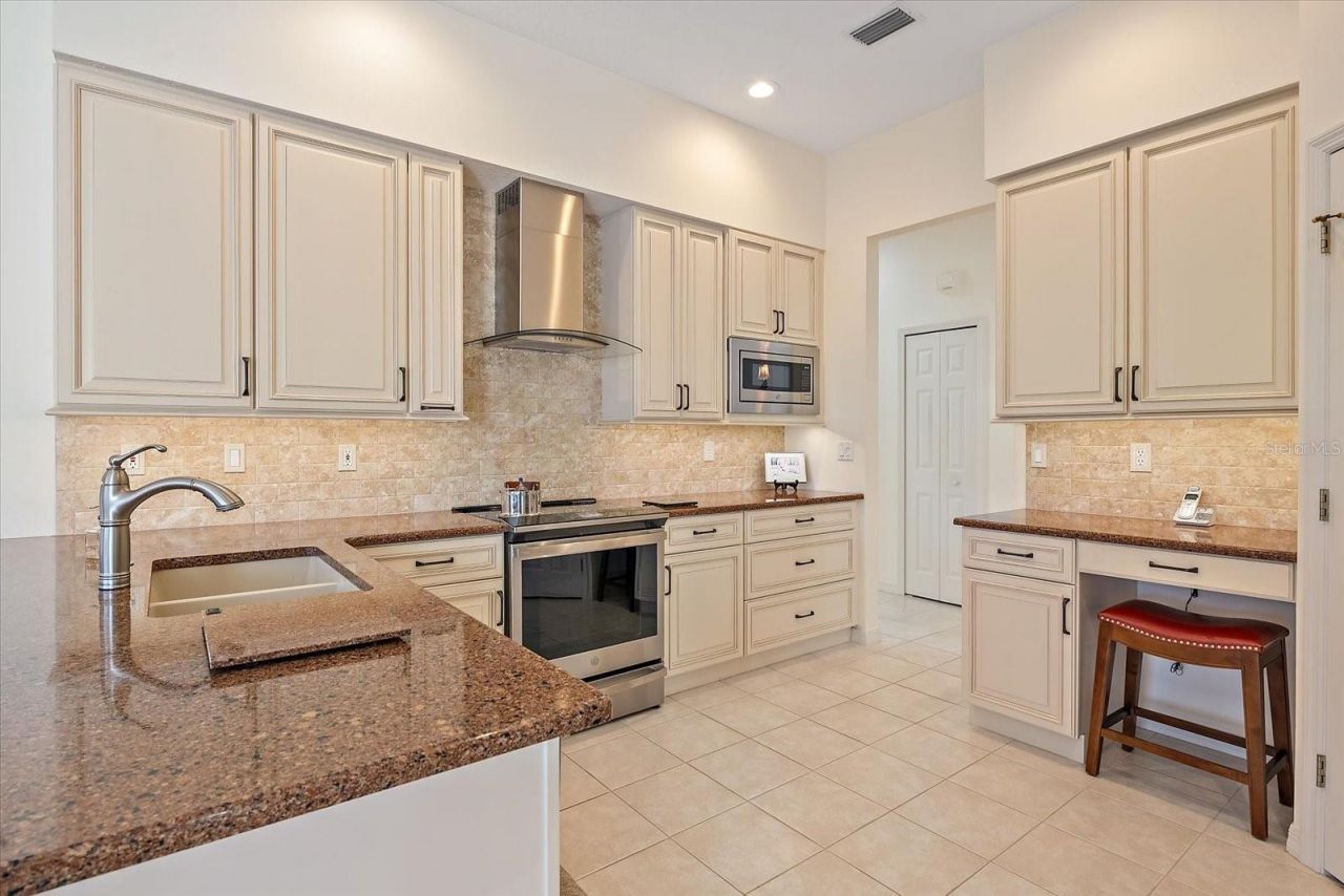 6112 Saddlehorn Avenue, Sarasota, FL 34243 Photo