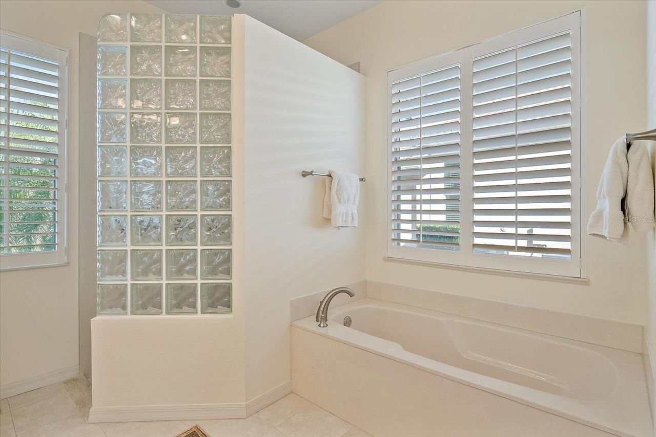 6112 Saddlehorn Avenue, Sarasota, FL 34243 Photo