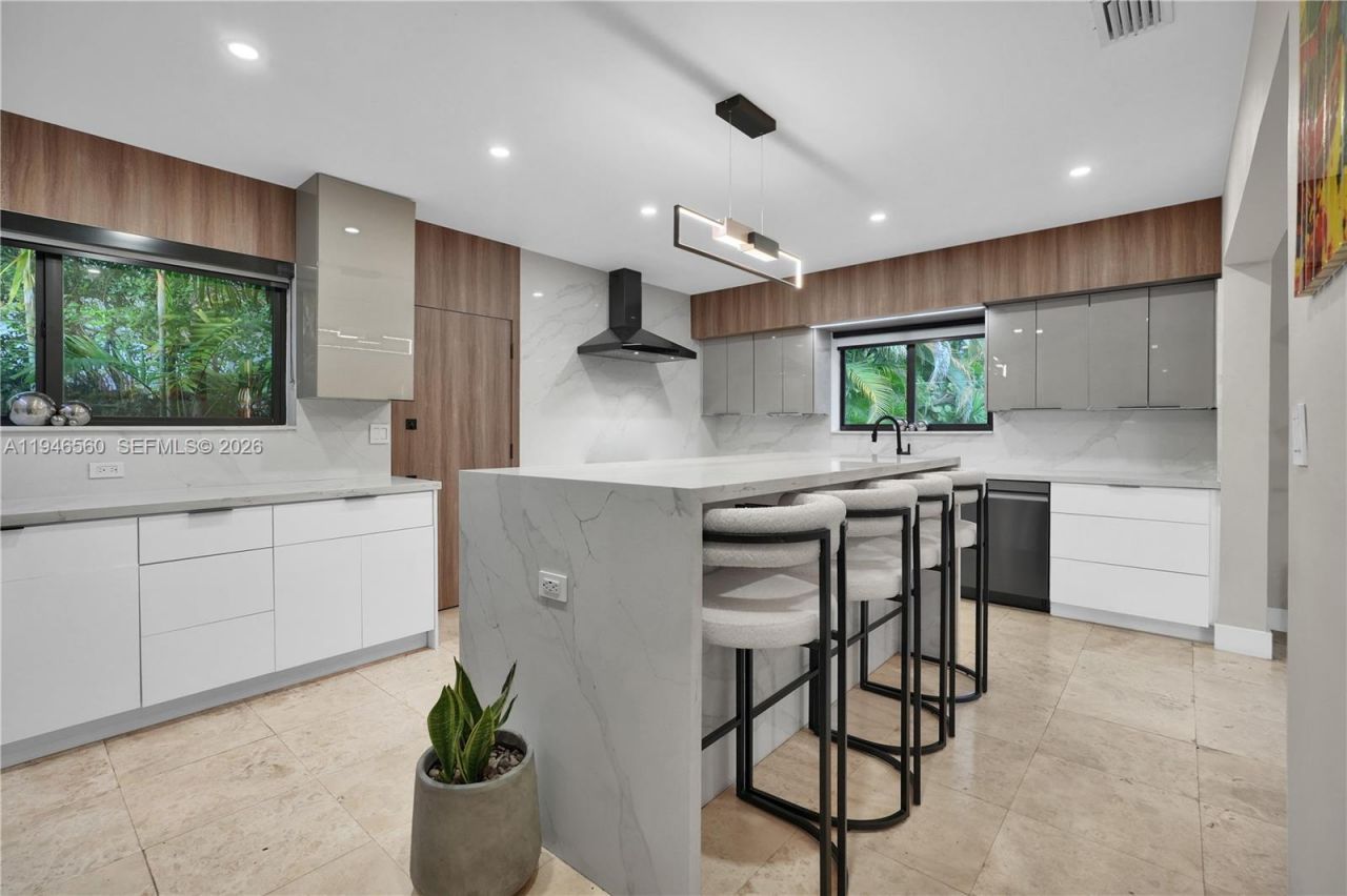 11905 NE 6th Ave, Biscayne Park, FL 33161 Photo