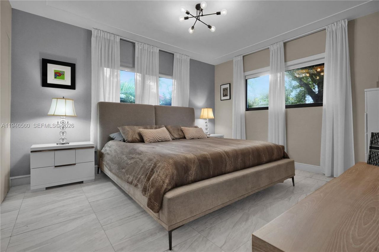 11905 NE 6th Ave, Biscayne Park, FL 33161 Photo