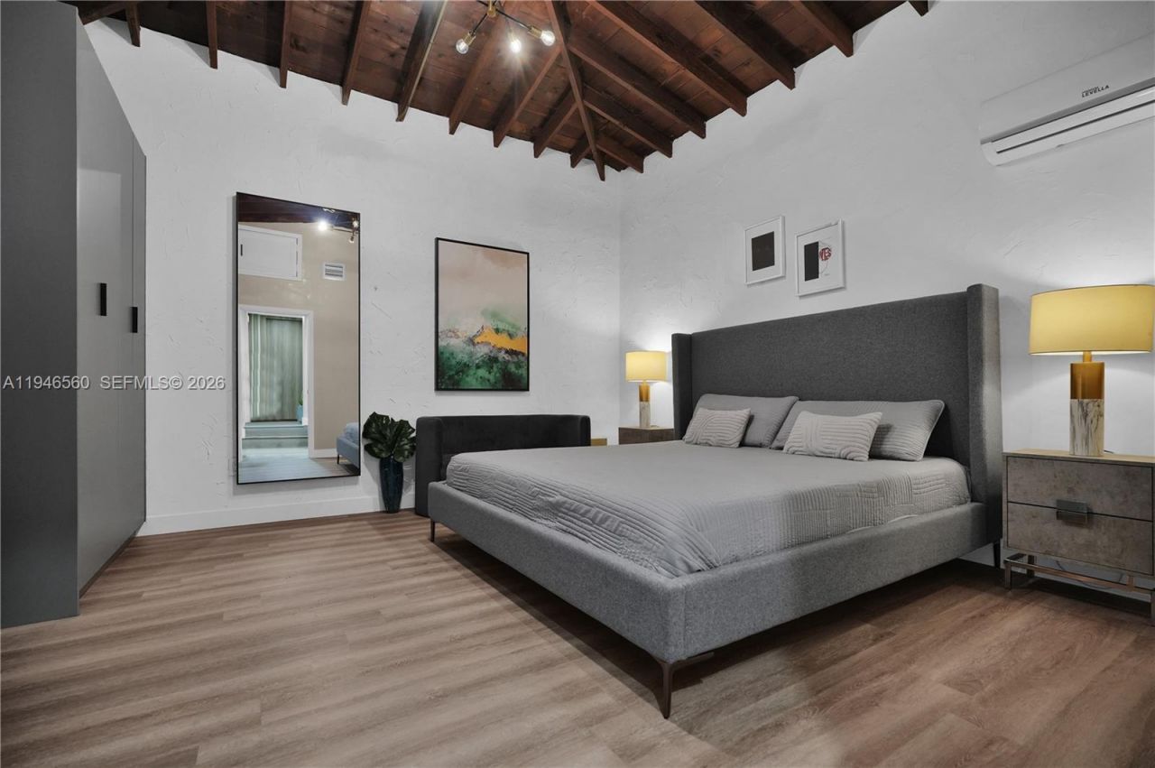 11905 NE 6th Ave, Biscayne Park, FL 33161 Photo