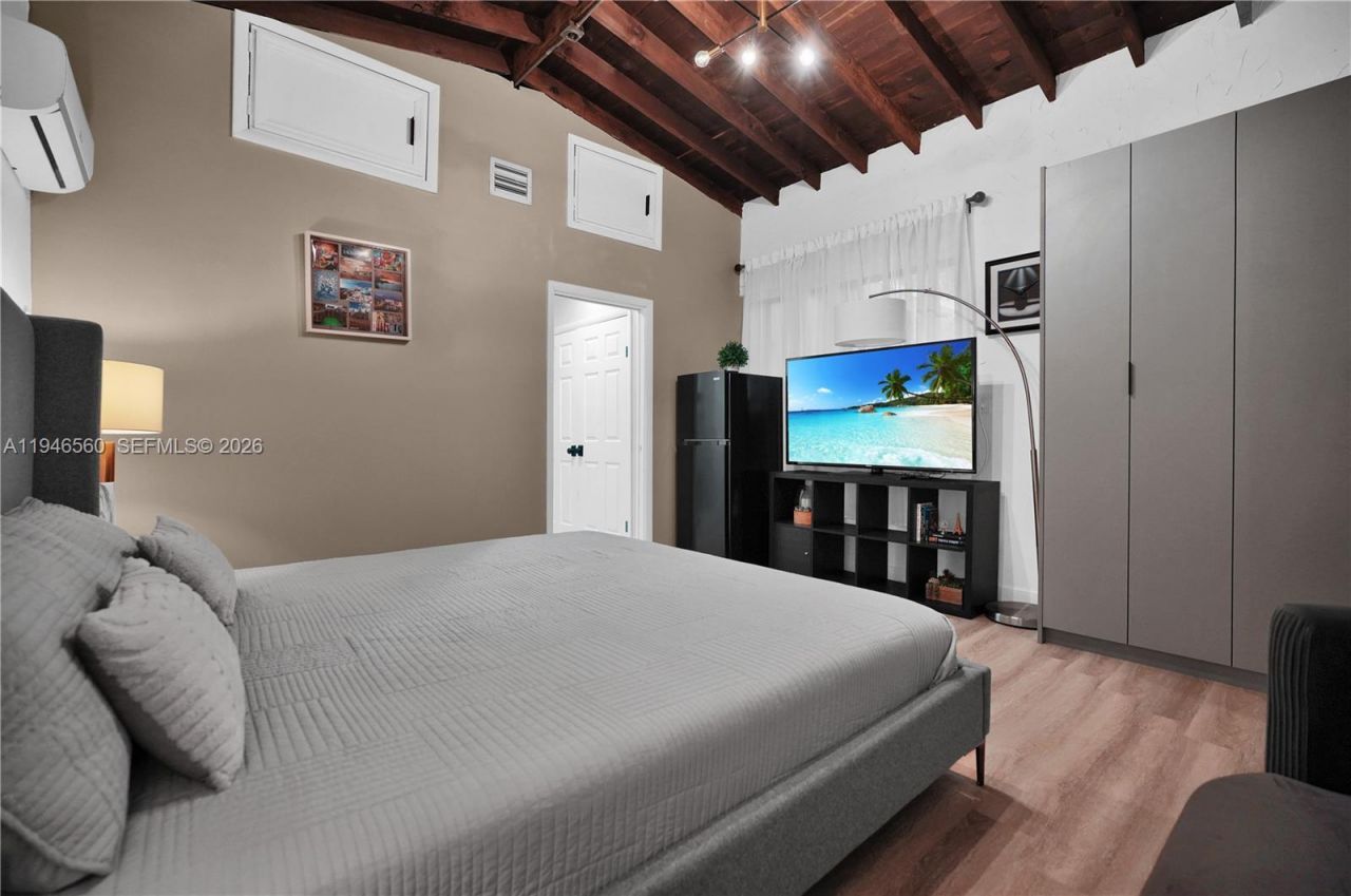 11905 NE 6th Ave, Biscayne Park, FL 33161 Photo