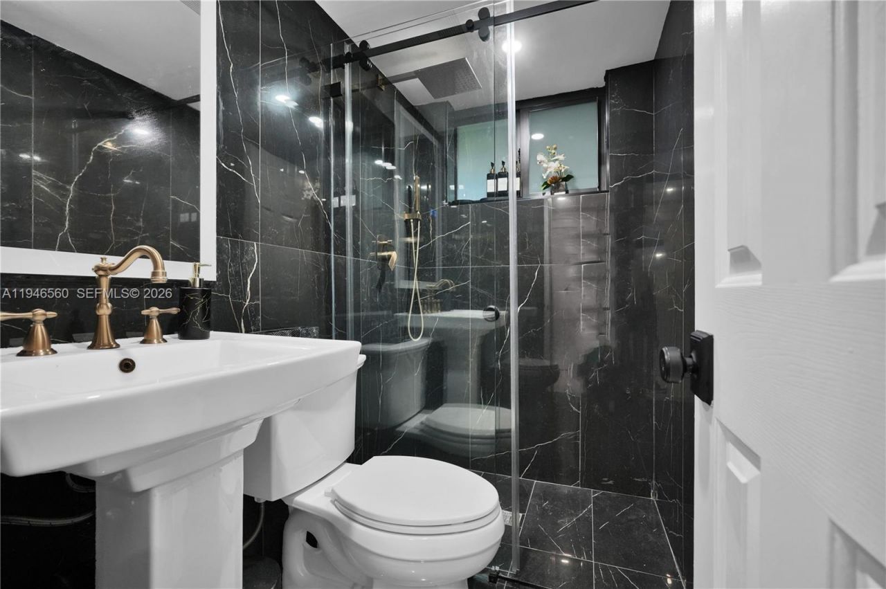 11905 NE 6th Ave, Biscayne Park, FL 33161 Photo