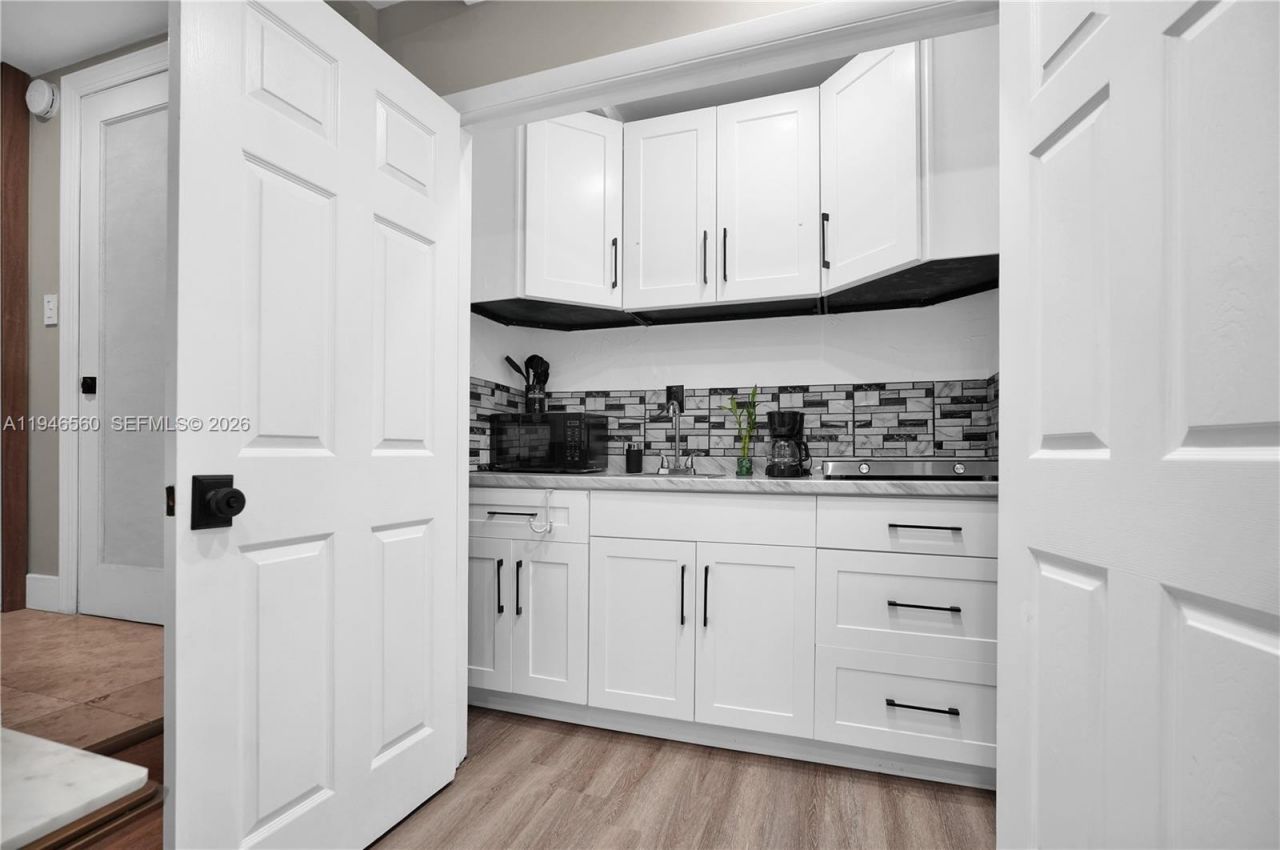 11905 NE 6th Ave, Biscayne Park, FL 33161 Photo