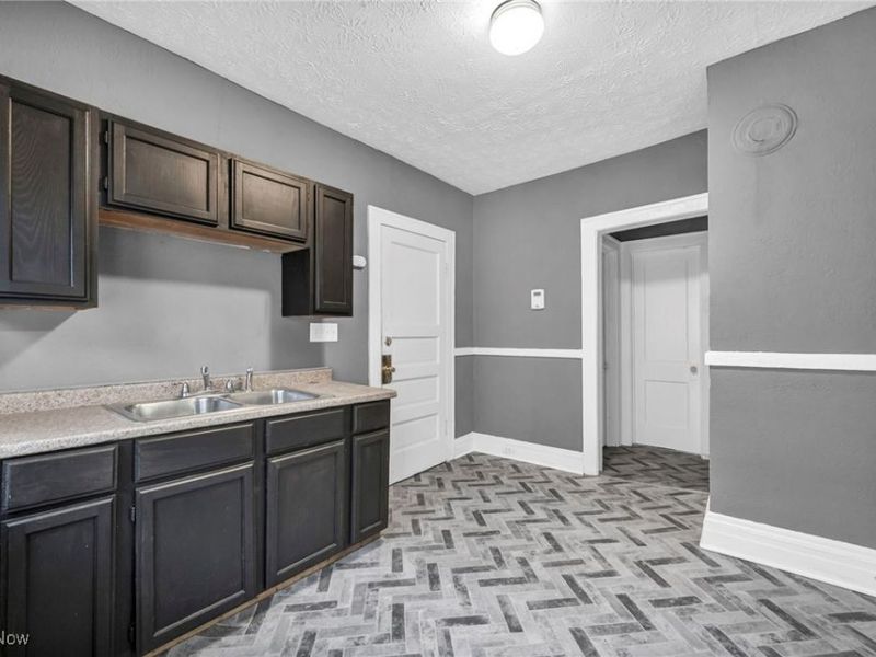 13818 Durkee Avenue, Cleveland, OH 44105 Photo 20