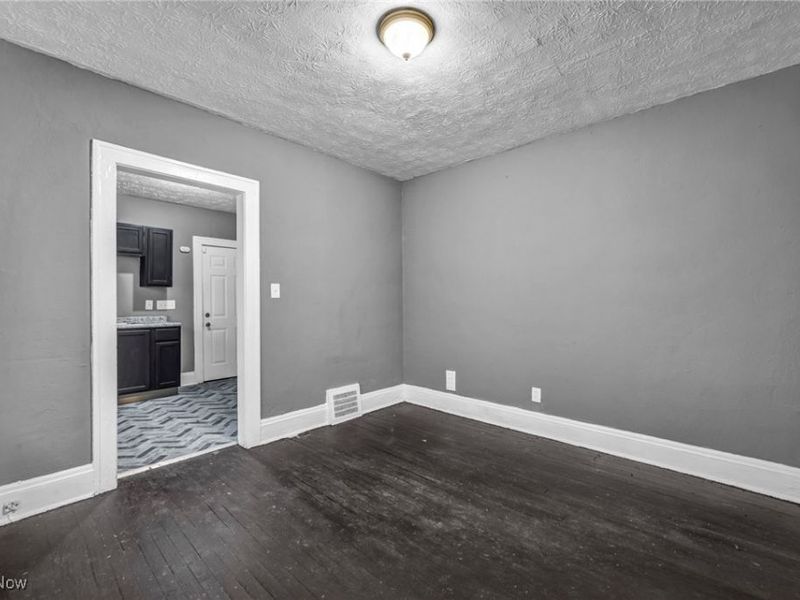 13818 Durkee Avenue, Cleveland, OH 44105 Photo 32