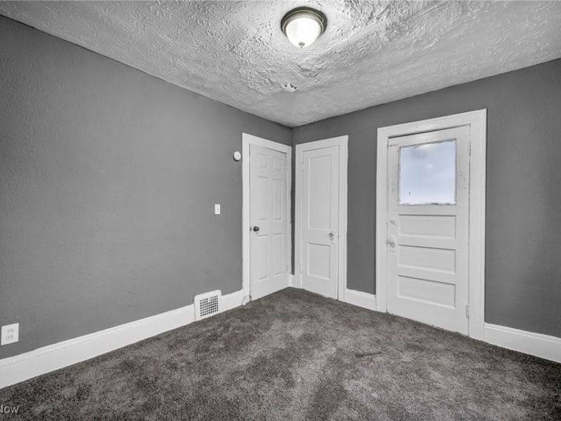 13818 Durkee Avenue, Cleveland, OH 44105 Photo 35