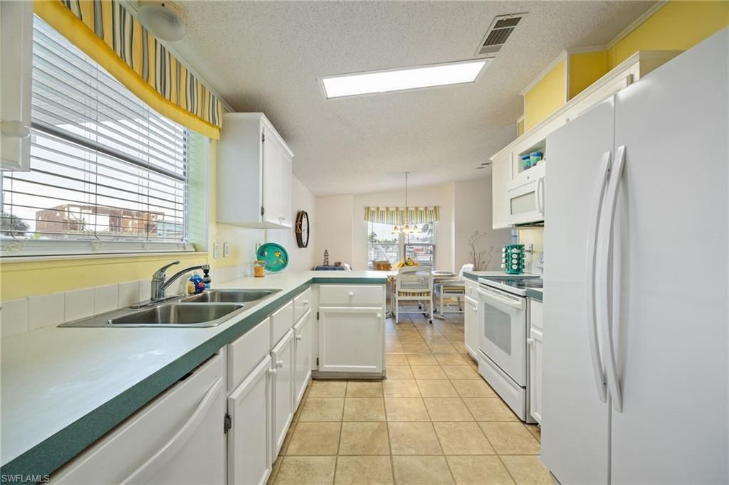 3811 Blueberry Ln, Saint James City, FL 33956 Photo