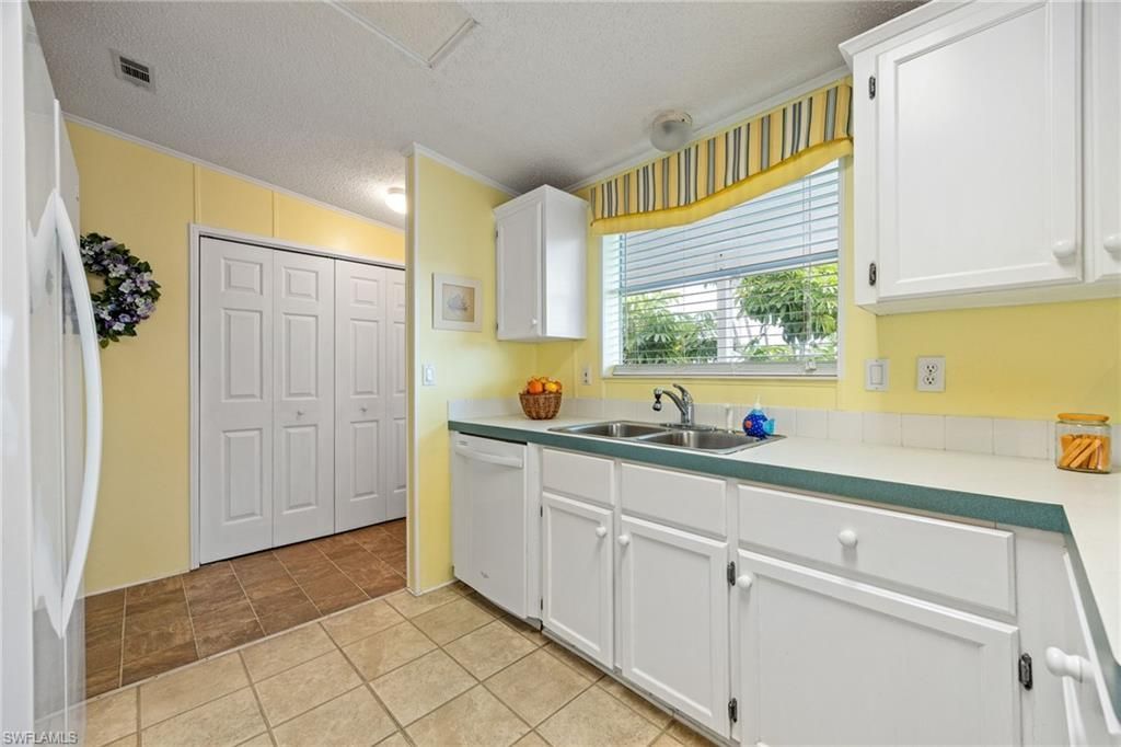 3811 Blueberry Ln, Saint James City, FL 33956 Photo