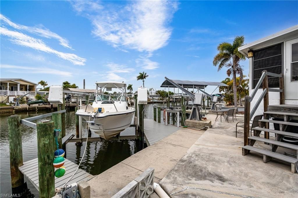 3811 Blueberry Ln, Saint James City, FL 33956 Photo