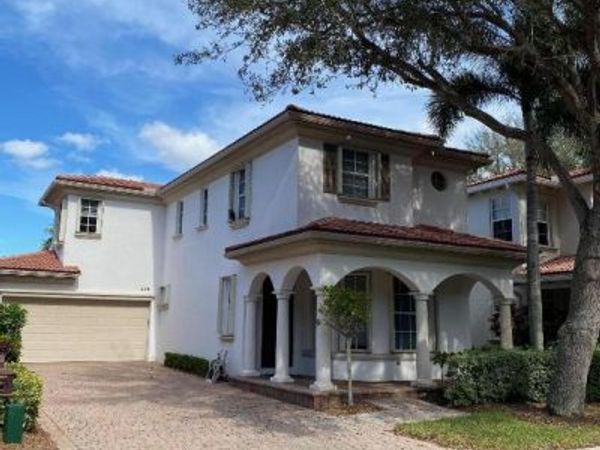 635 Castle Drive, Palm Beach Gardens, FL 33410