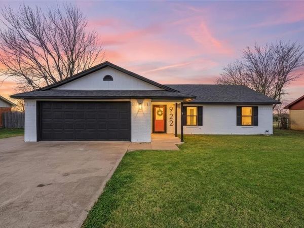922 Vail Highlands Drive, Hewitt, TX 76643