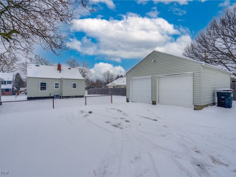 2079 12th Street SW, Akron, OH 44314 Photo 2