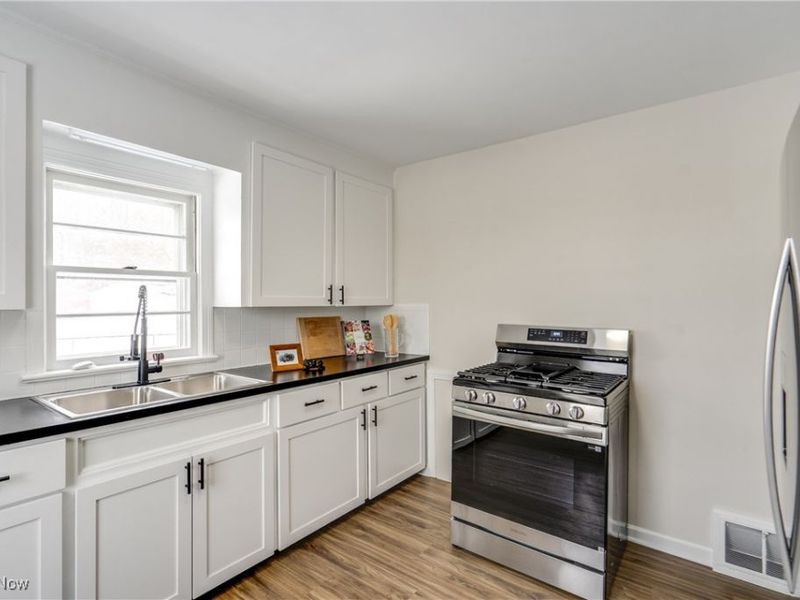 2079 12th Street SW, Akron, OH 44314 Photo 4