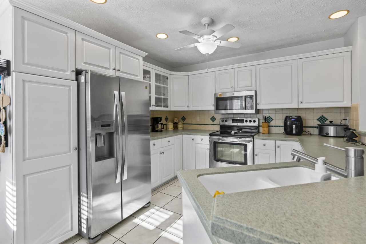 2110 N Berwick Dr. Photo 11