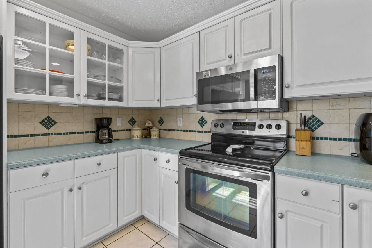 2110 N Berwick Dr. Photo 12