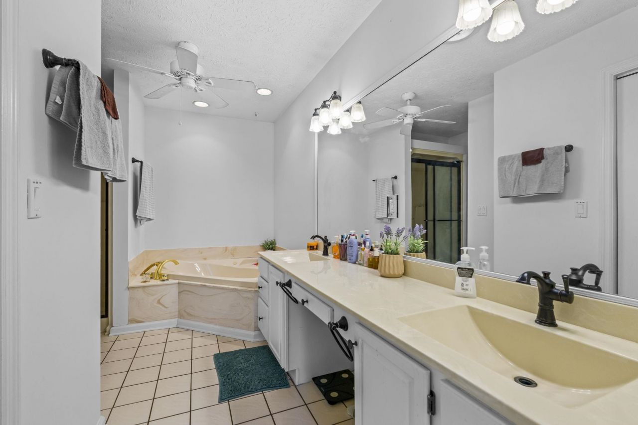 2110 N Berwick Dr. Photo 17