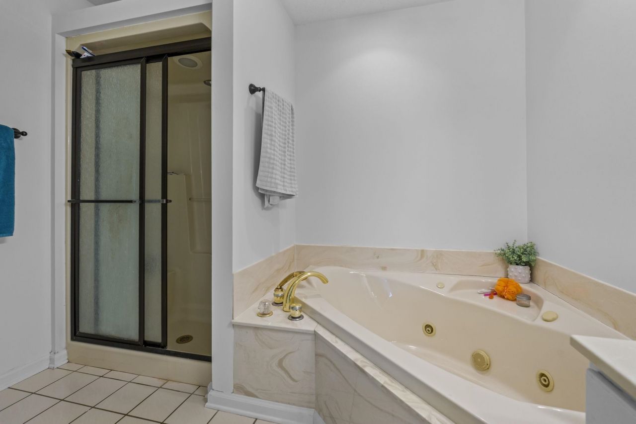 2110 N Berwick Dr. Photo 18