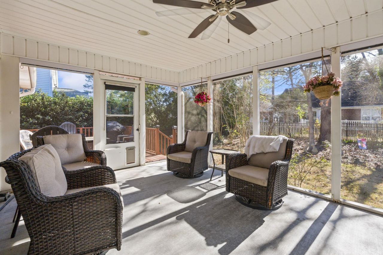 2110 N Berwick Dr. Photo 23