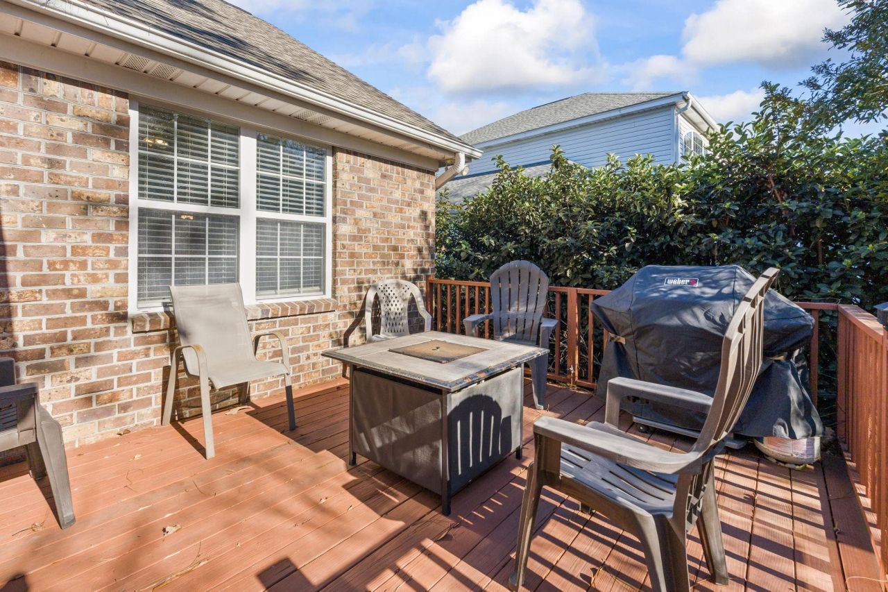 2110 N Berwick Dr. Photo 26