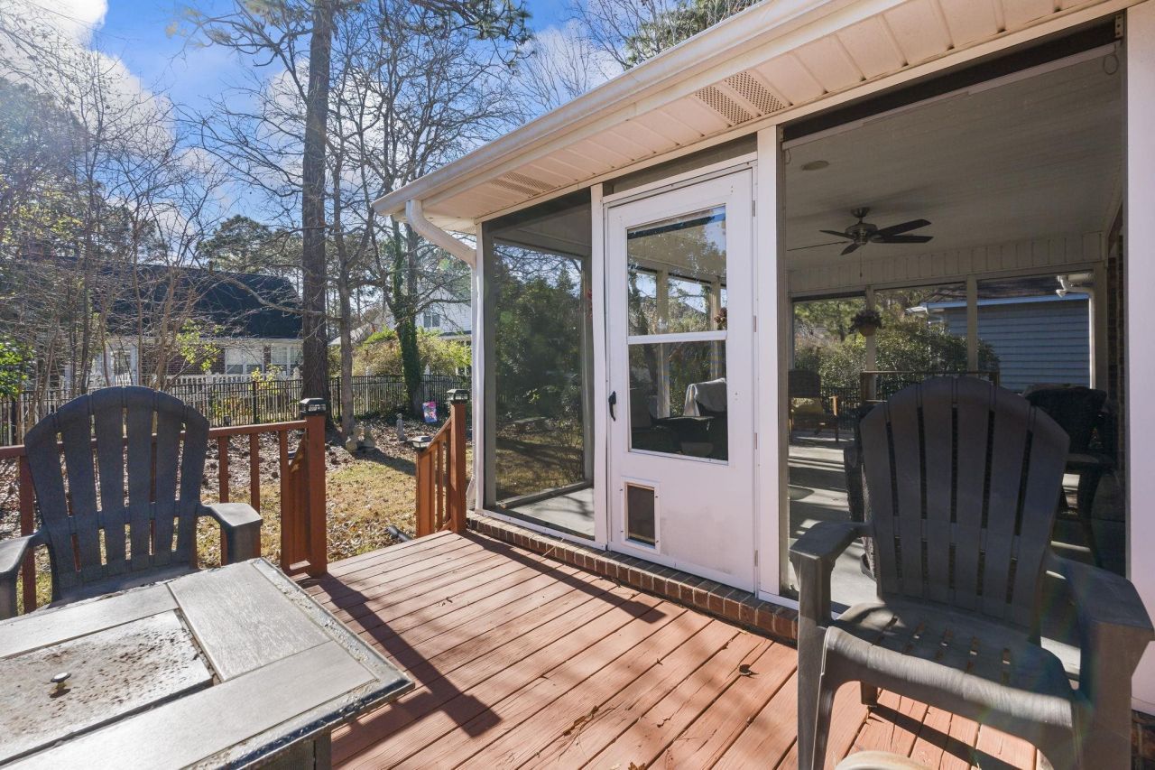 2110 N Berwick Dr. Photo 27