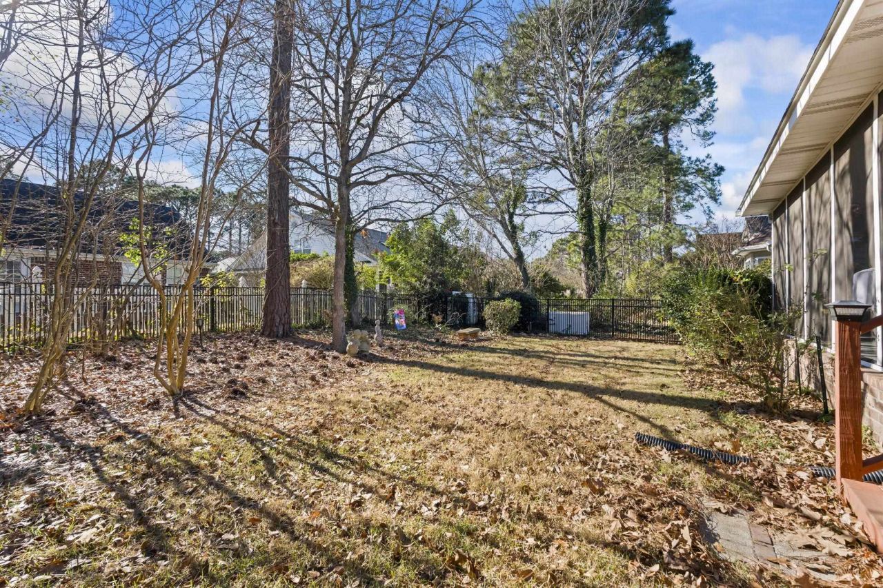 2110 N Berwick Dr. Photo 28