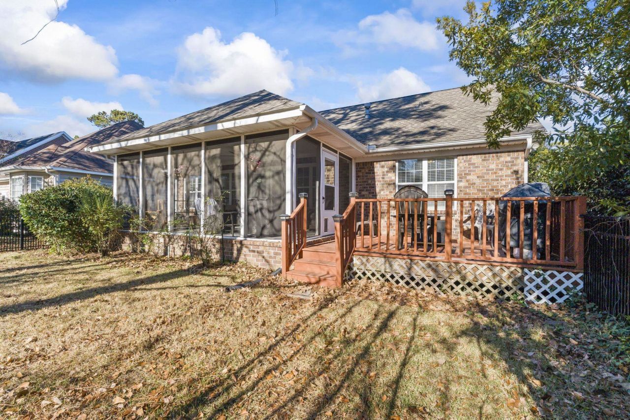 2110 N Berwick Dr. Photo 29