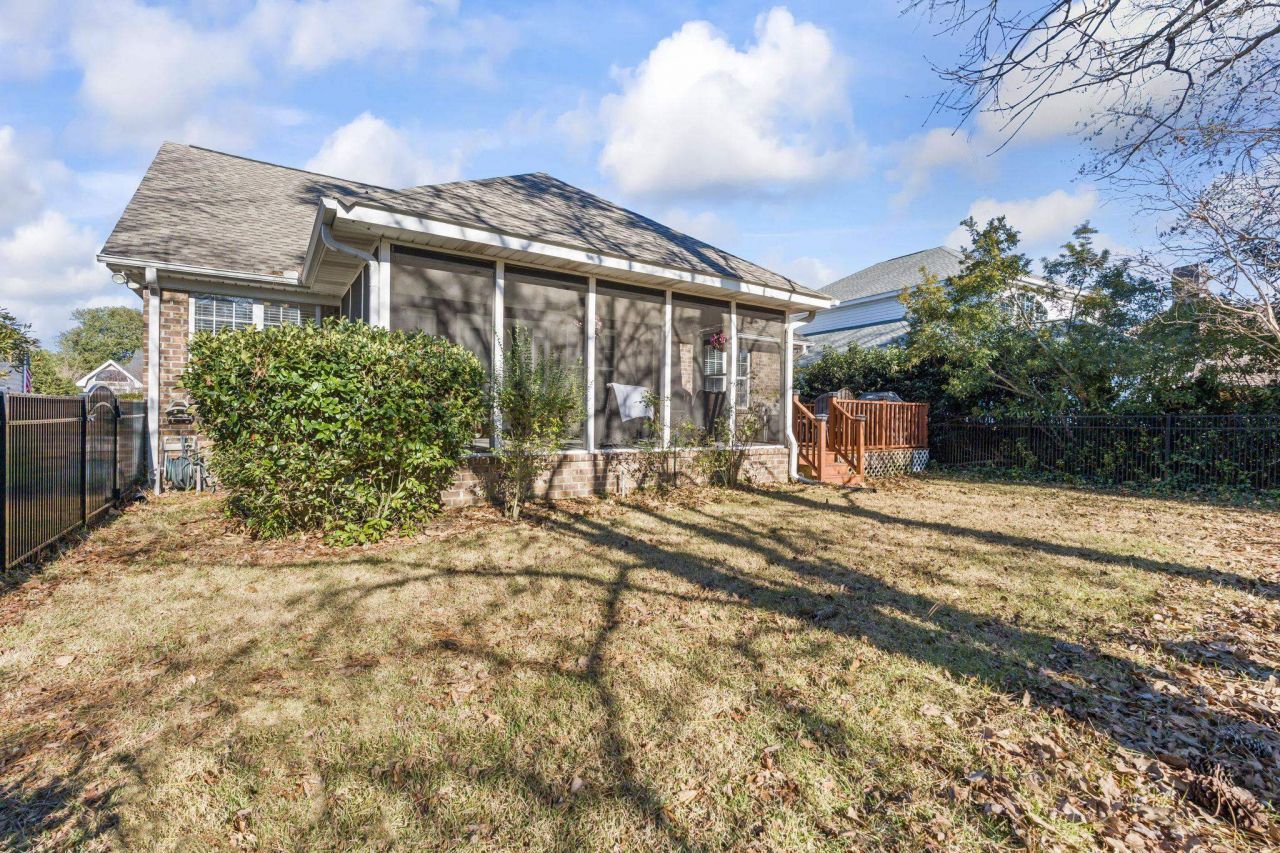 2110 N Berwick Dr. Photo 30