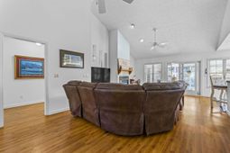 2110 N Berwick Dr. photo 4