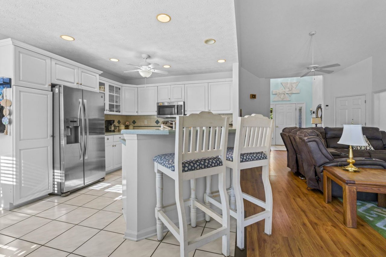 2110 N Berwick Dr. Photo 8