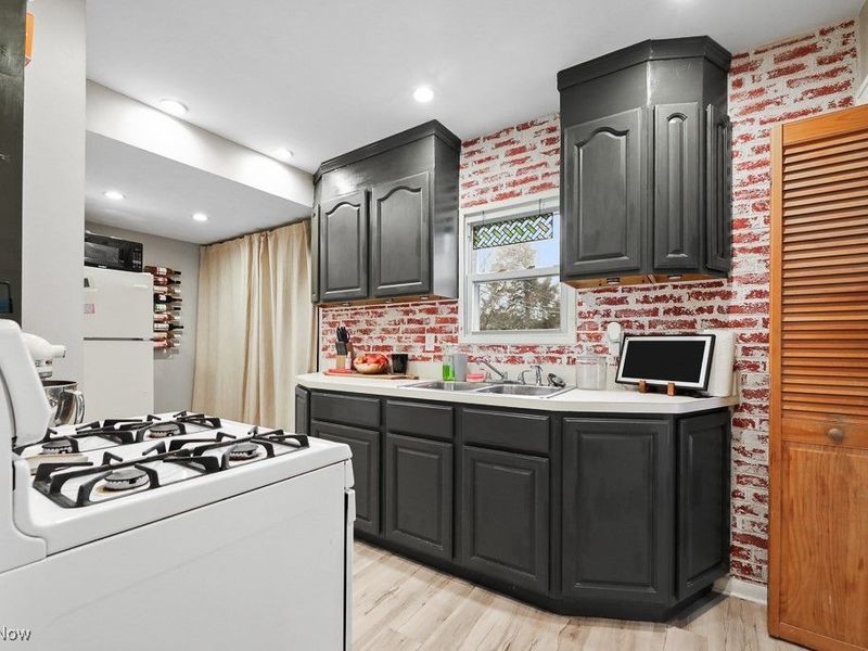 1268 Brown Street, Akron, OH 44301 Photo 9