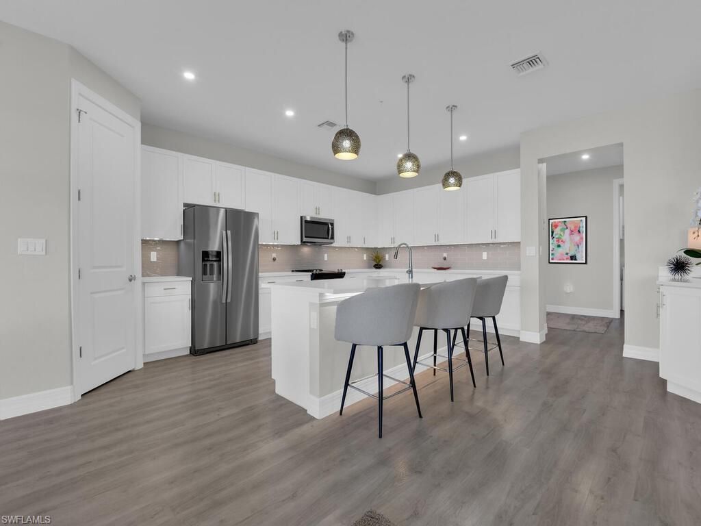 233 Indies Dr E, Unit 201, Naples, FL 34114 Photo