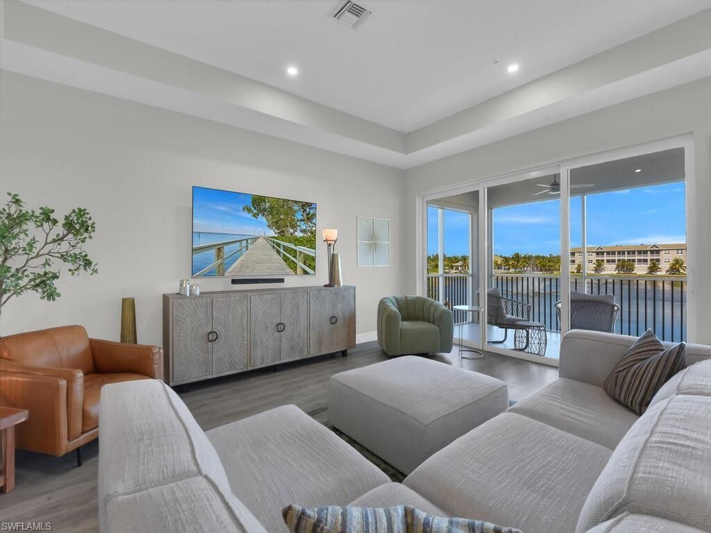 233 Indies Dr E, Unit 201, Naples, FL 34114 Photo