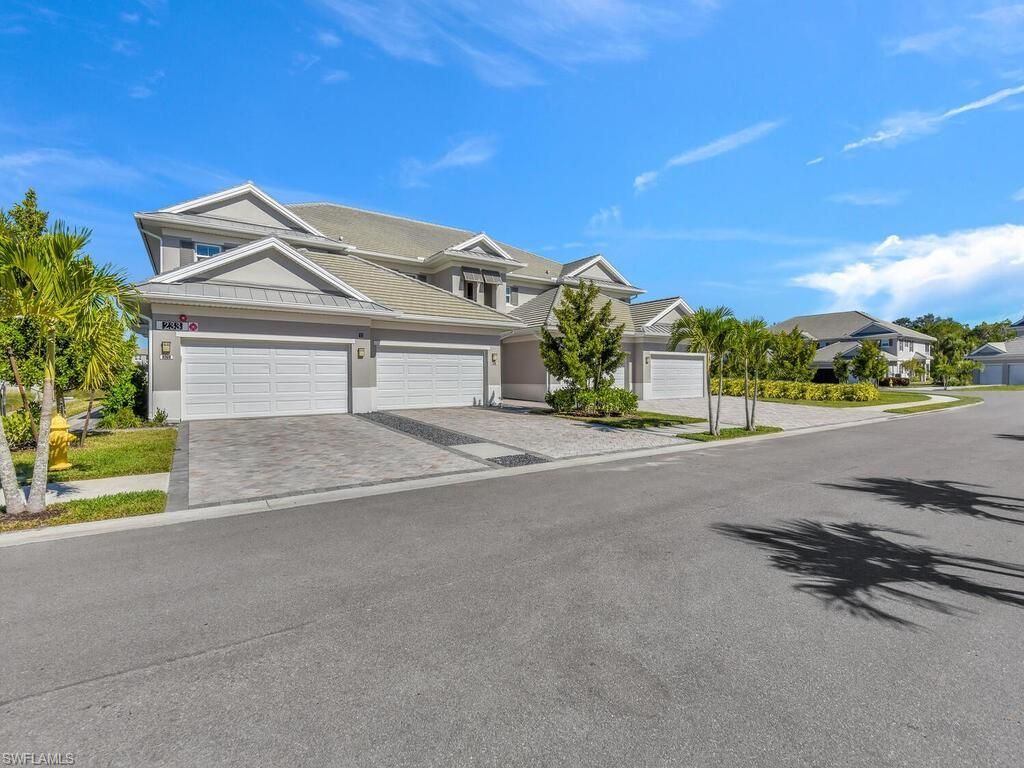 233 Indies Dr E, Unit 201, Naples, FL 34114 Photo