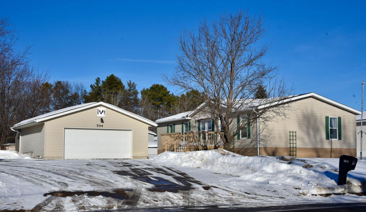 704 1st Street E, Milaca, MN 56353 Main Photo