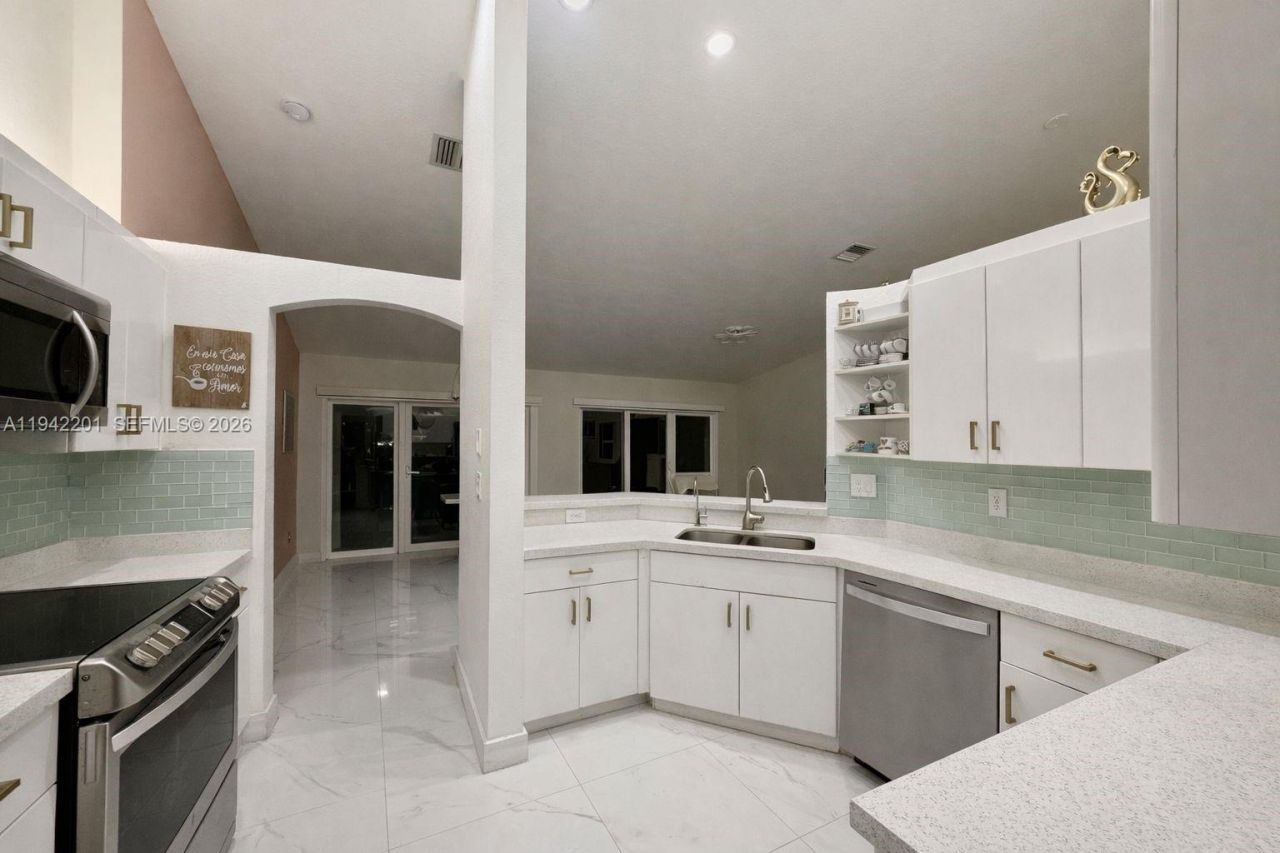 6301 NW 109th Ave, Doral, FL 33178 Photo