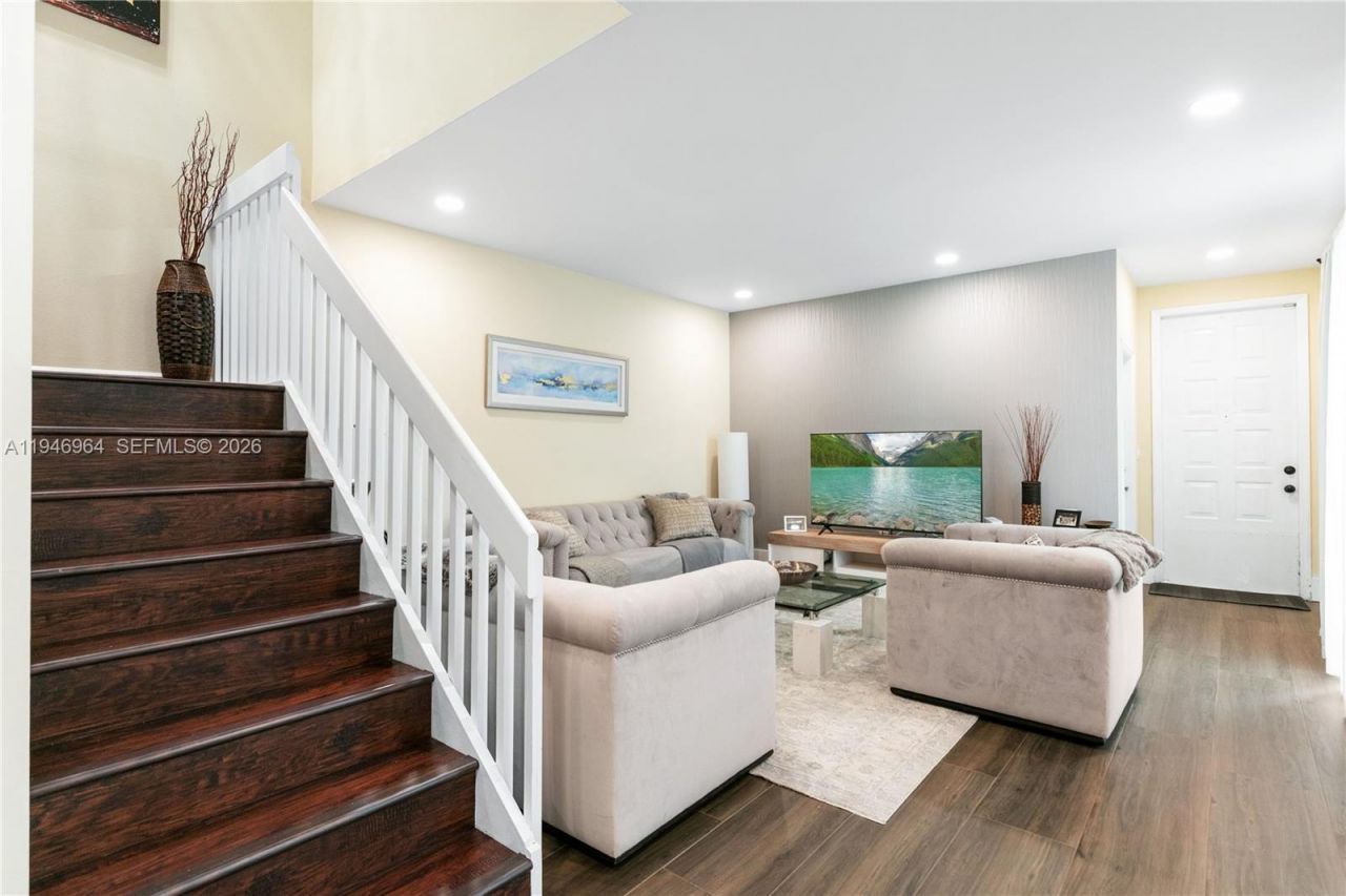 1564 Yellowheart Way , Unit 1564, Hollywood, FL 33019 Photo