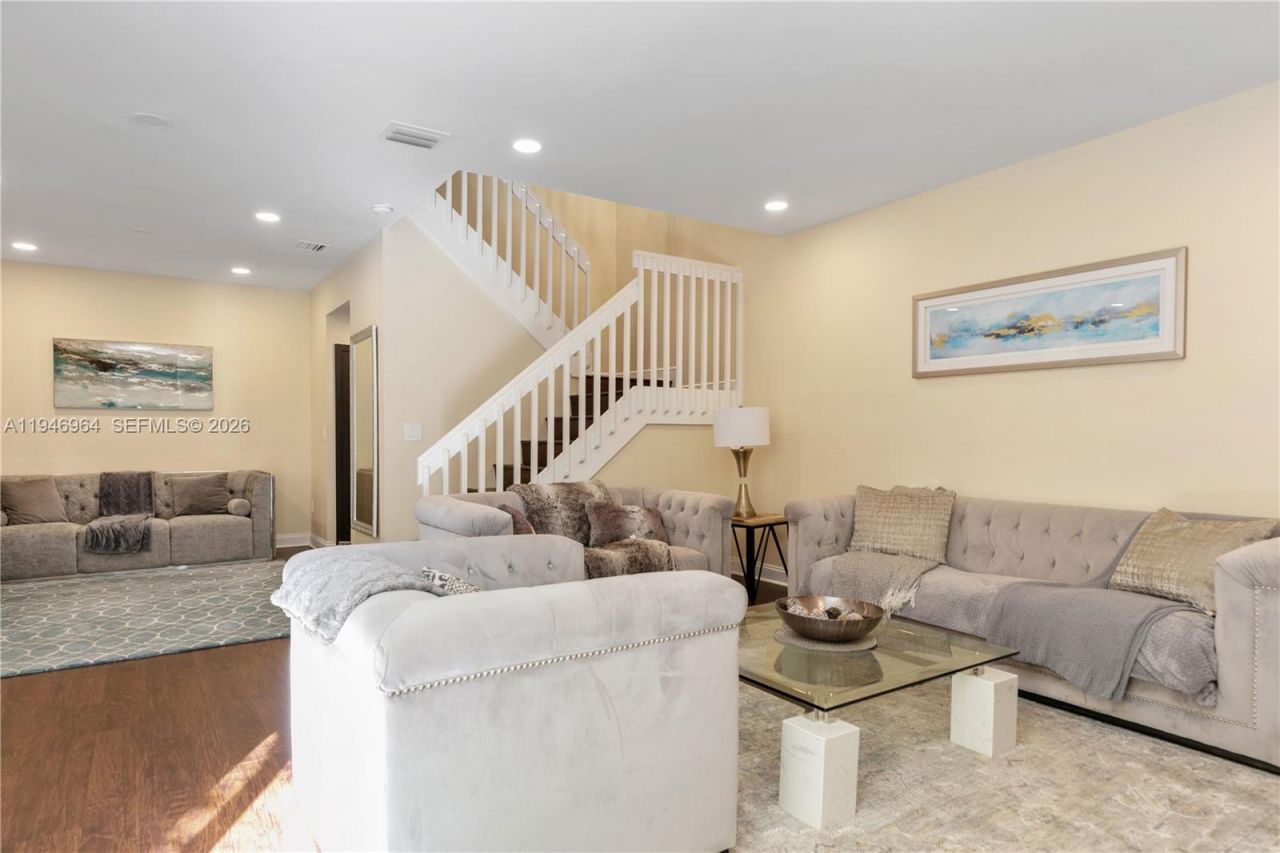 1564 Yellowheart Way , Unit 1564, Hollywood, FL 33019 Photo