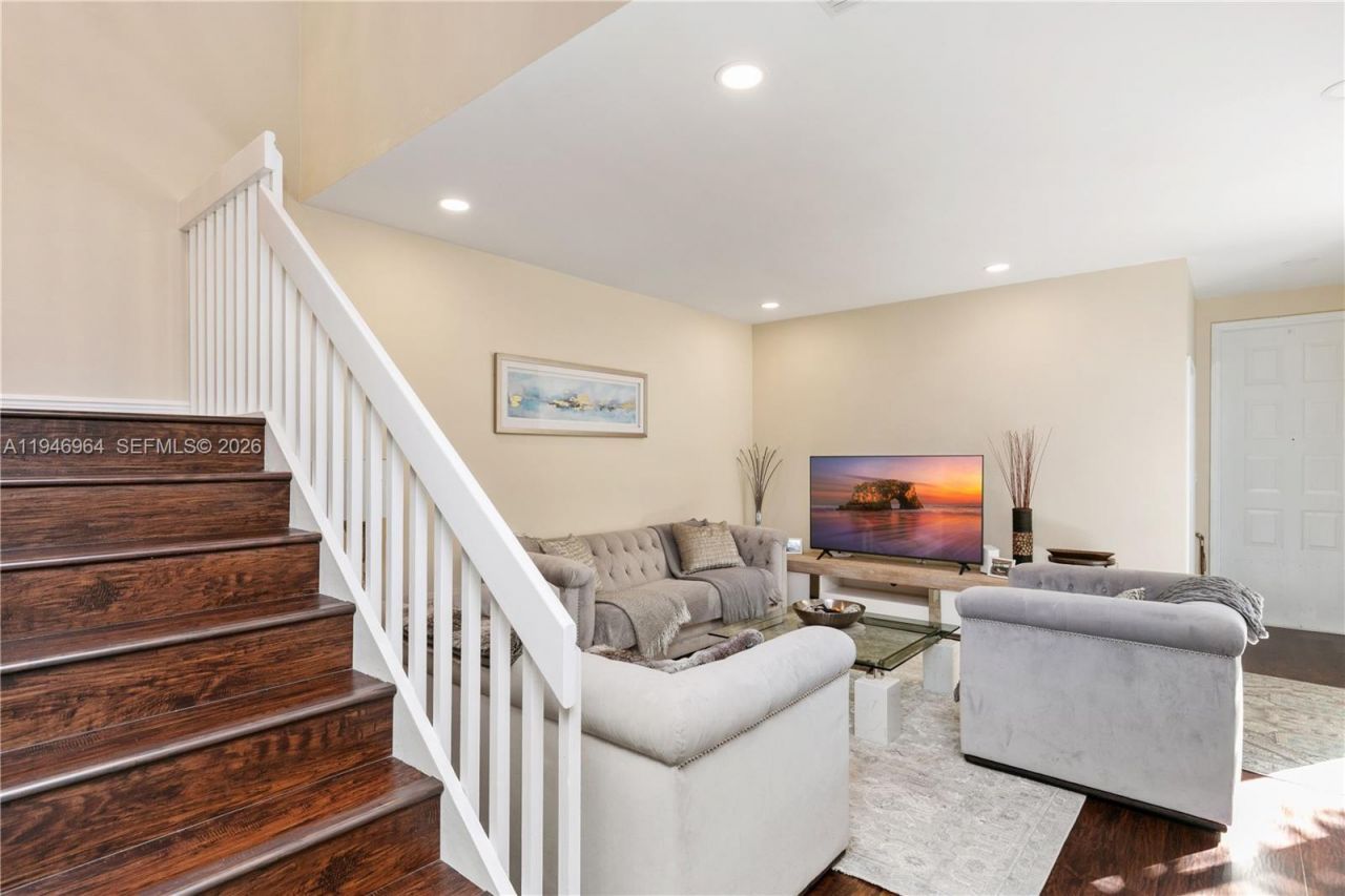 1564 Yellowheart Way , Unit 1564, Hollywood, FL 33019 Photo