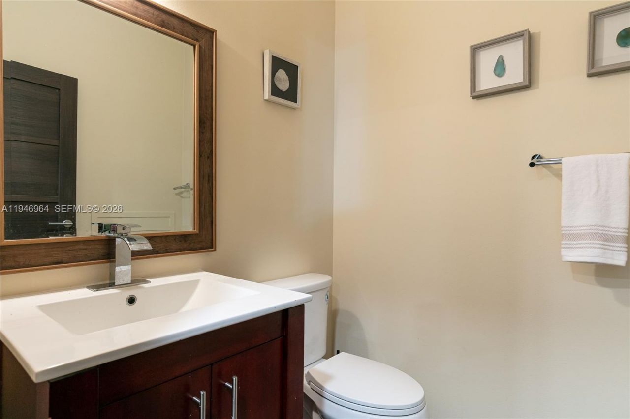 1564 Yellowheart Way , Unit 1564, Hollywood, FL 33019 Photo