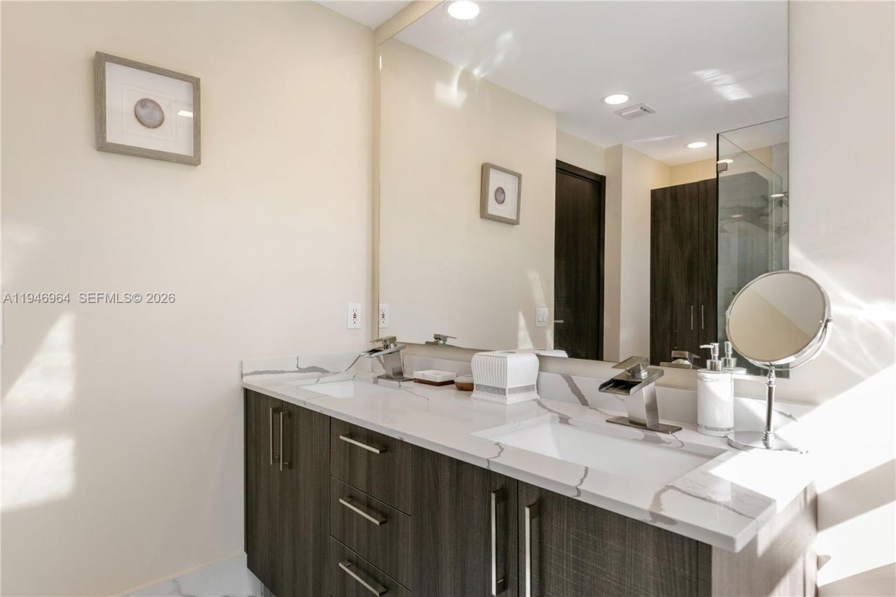 1564 Yellowheart Way , Unit 1564, Hollywood, FL 33019 Photo