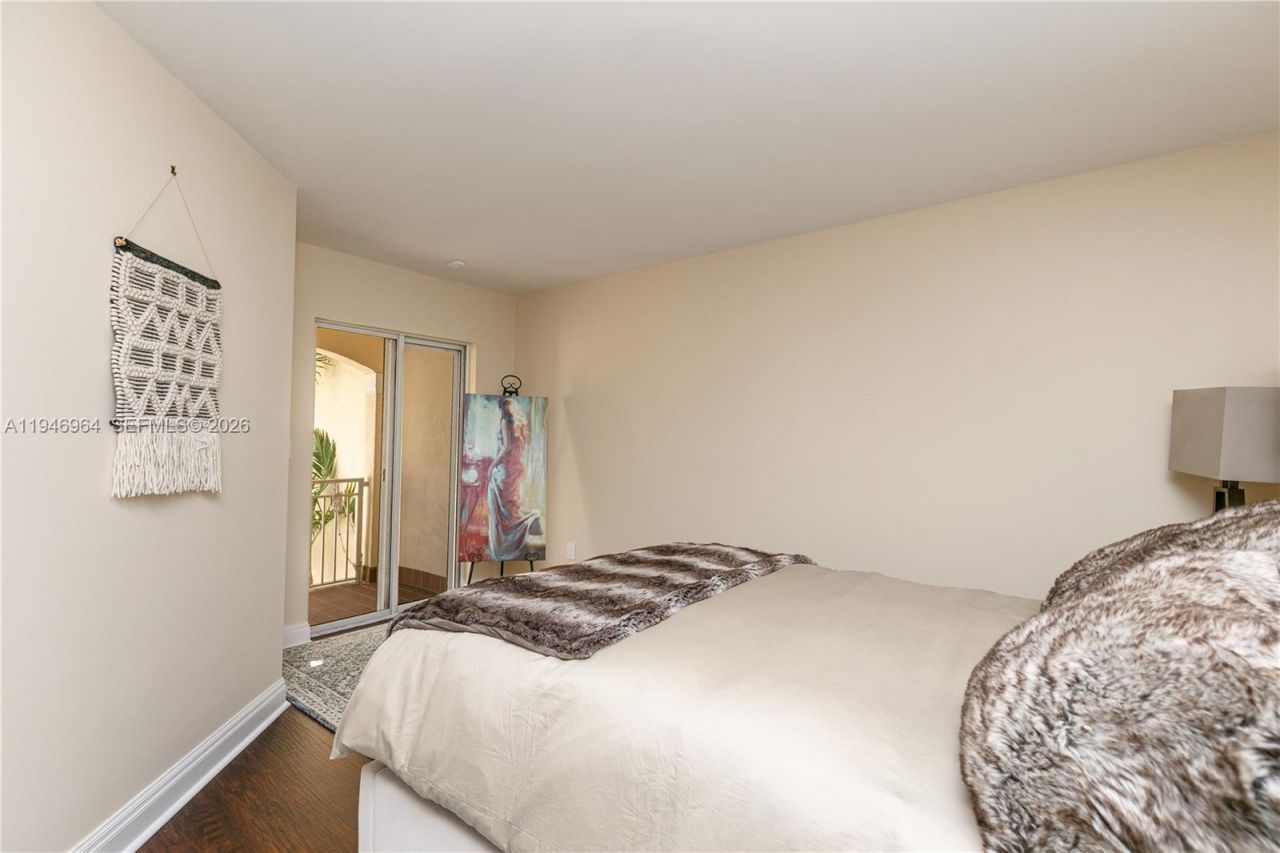 1564 Yellowheart Way , Unit 1564, Hollywood, FL 33019 Photo