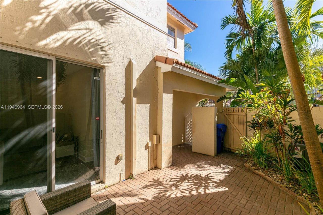 1564 Yellowheart Way , Unit 1564, Hollywood, FL 33019 Photo