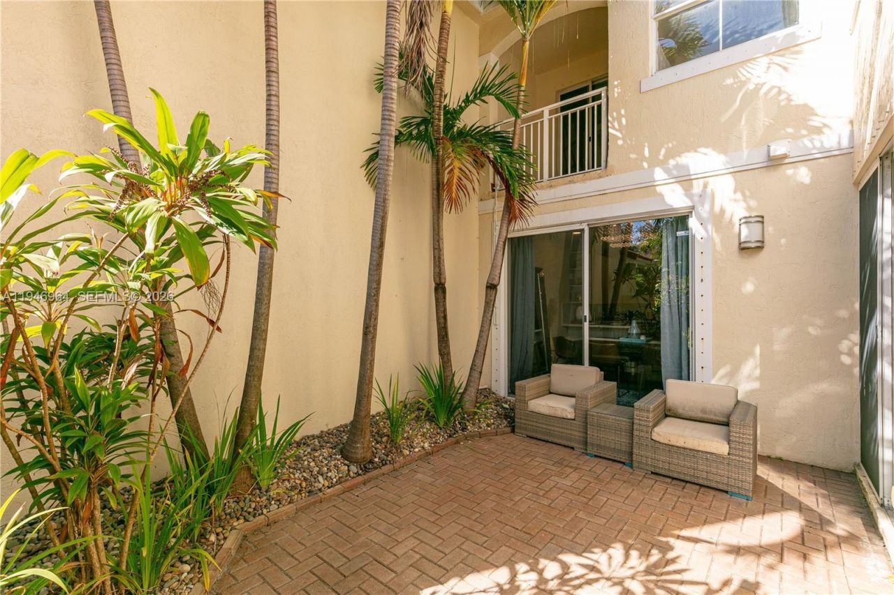 1564 Yellowheart Way , Unit 1564, Hollywood, FL 33019 Photo