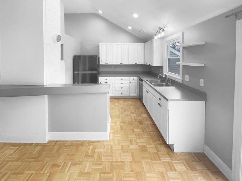 281 E Selby Boulevard, Columbus, OH 43085 Photo 2