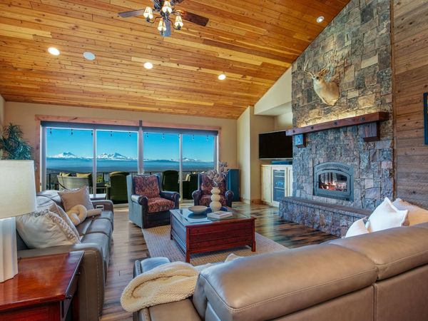 10935 Summit Ridge Court, Redmond, OR 97756