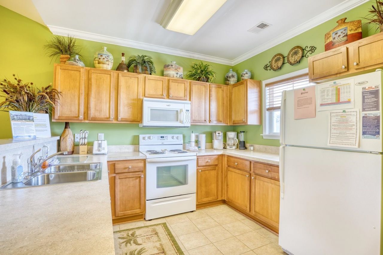 6253 Catalina Dr. Photo 4